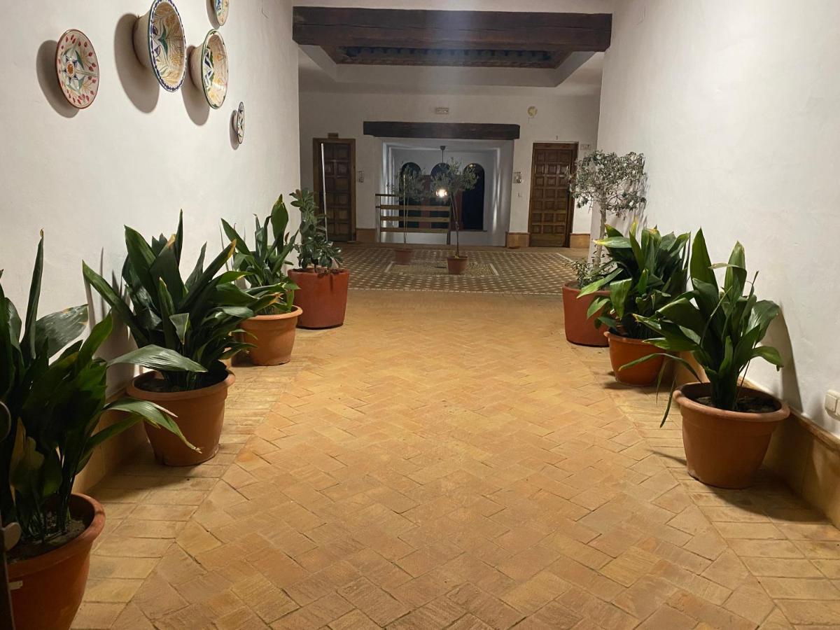 Apartamentos Turisticos - Hostal Los Alisos Aliseda Eksteriør billede