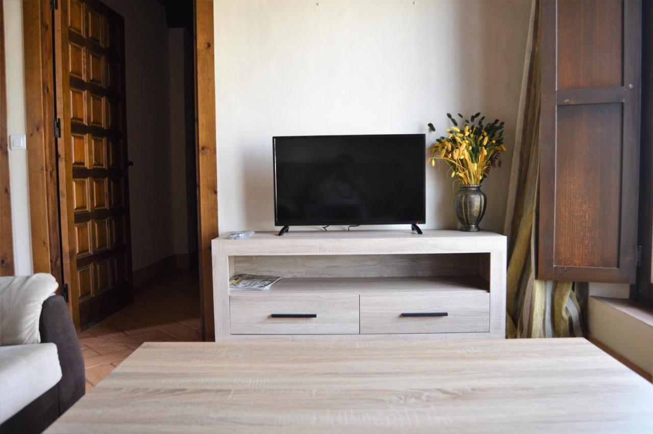 Apartamentos Turisticos - Hostal Los Alisos Aliseda Eksteriør billede