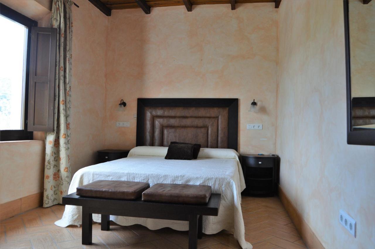 Apartamentos Turisticos - Hostal Los Alisos Aliseda Eksteriør billede