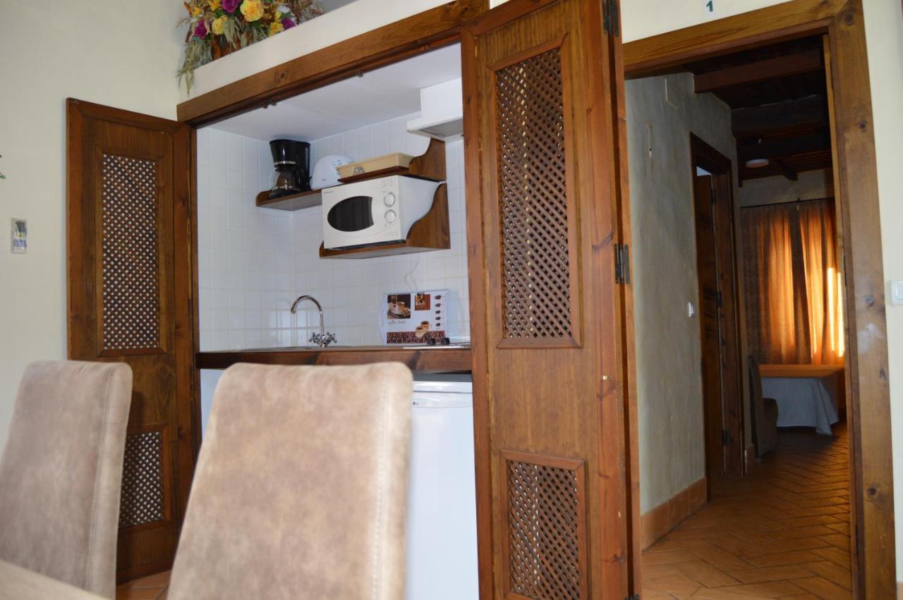 Apartamentos Turisticos - Hostal Los Alisos Aliseda Eksteriør billede