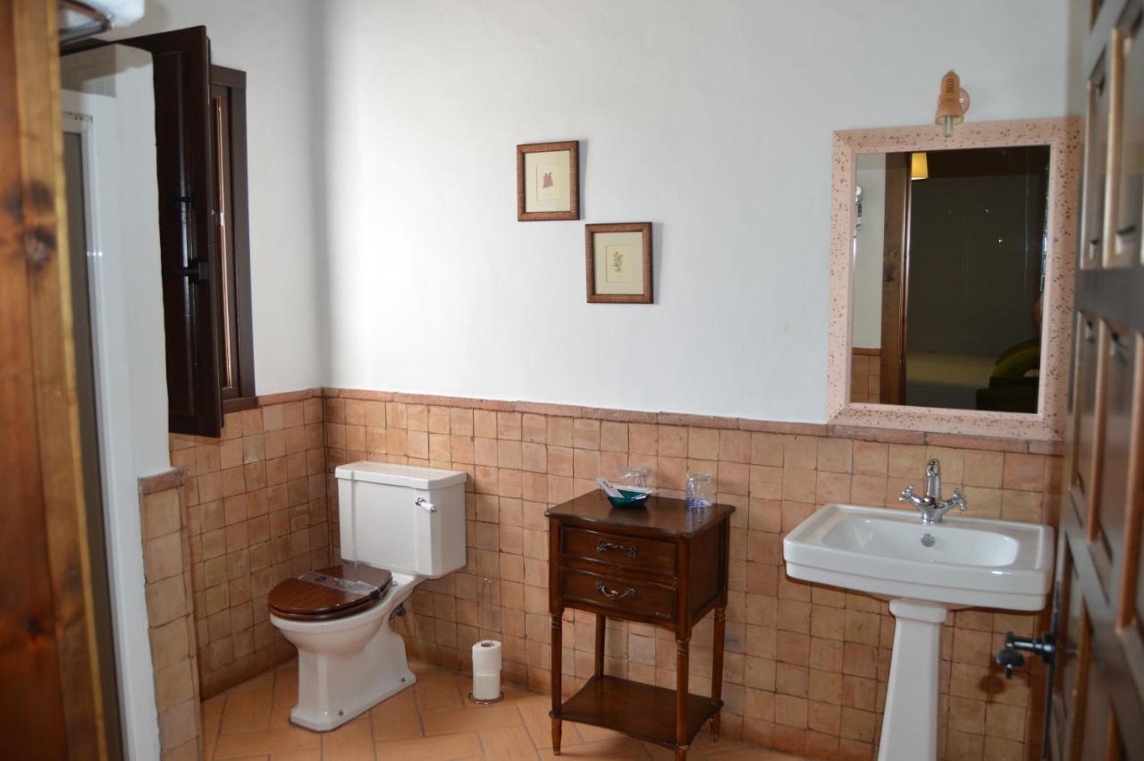 Apartamentos Turisticos - Hostal Los Alisos Aliseda Eksteriør billede