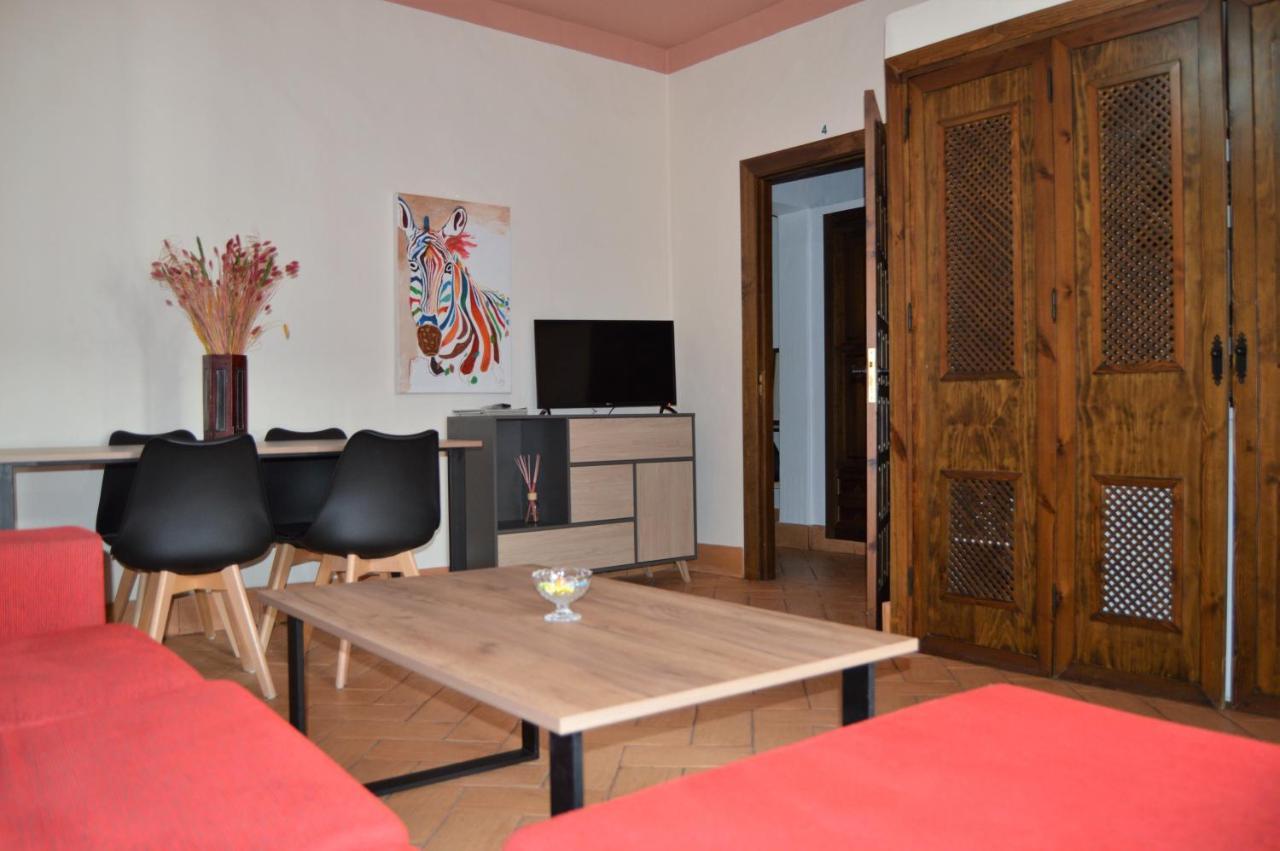 Apartamentos Turisticos - Hostal Los Alisos Aliseda Eksteriør billede
