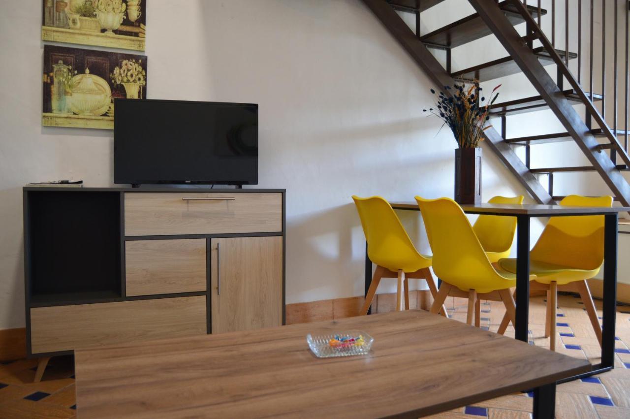 Apartamentos Turisticos - Hostal Los Alisos Aliseda Eksteriør billede