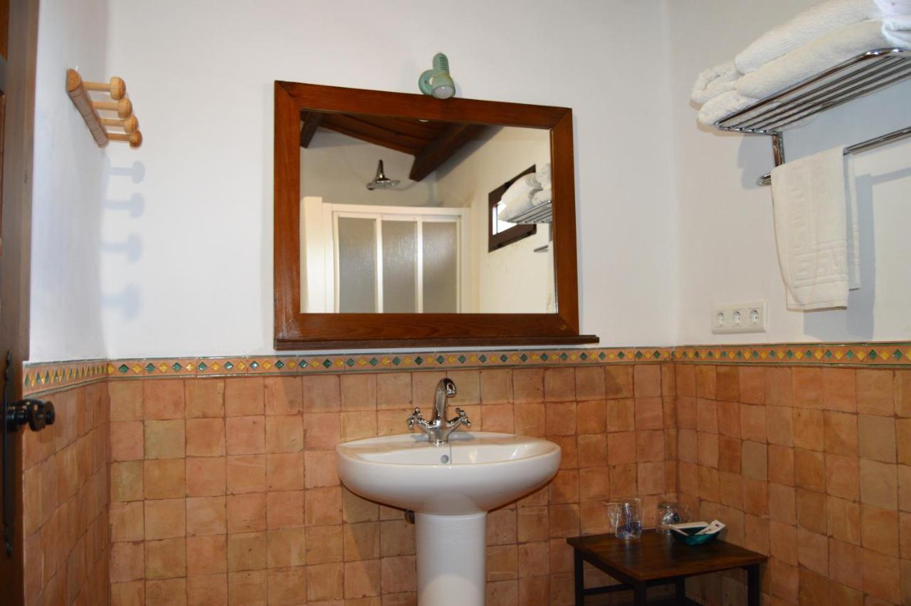 Apartamentos Turisticos - Hostal Los Alisos Aliseda Eksteriør billede