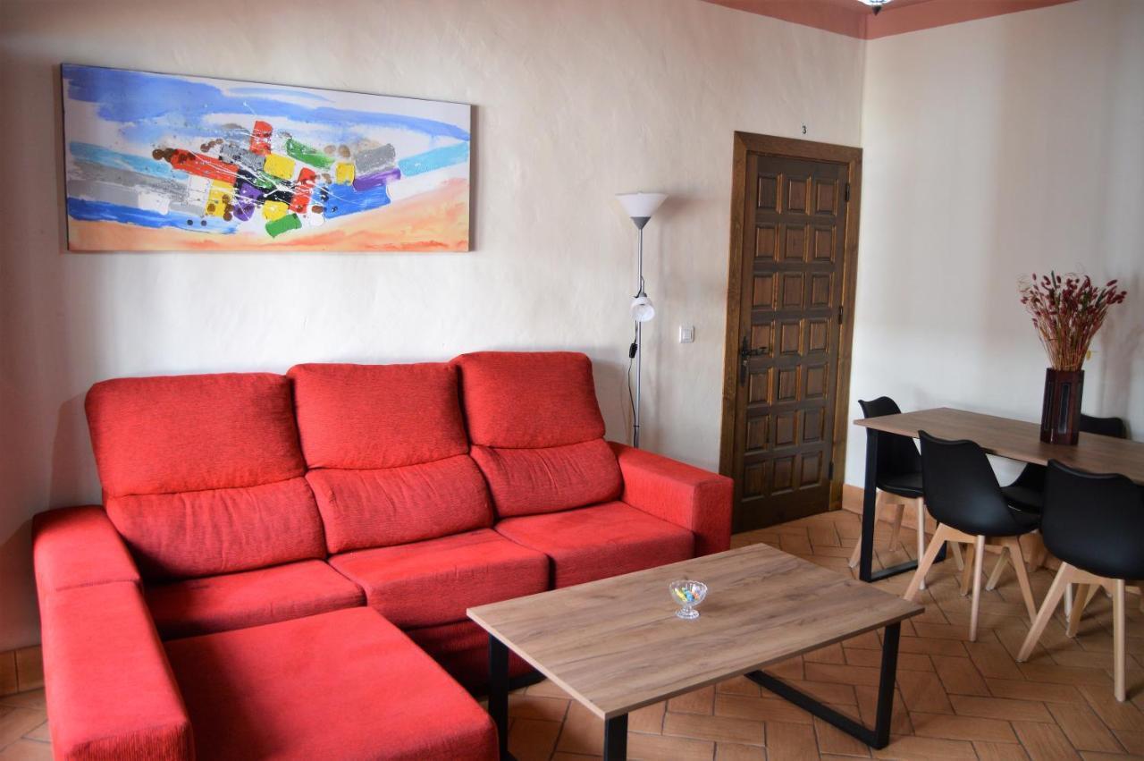 Apartamentos Turisticos - Hostal Los Alisos Aliseda Eksteriør billede