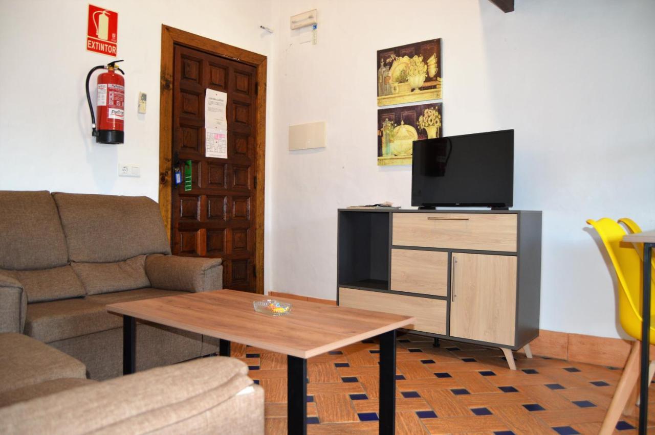 Apartamentos Turisticos - Hostal Los Alisos Aliseda Eksteriør billede